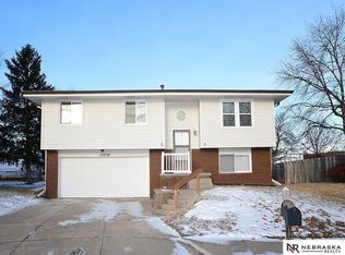13719 V Cir, Omaha, NE 68137