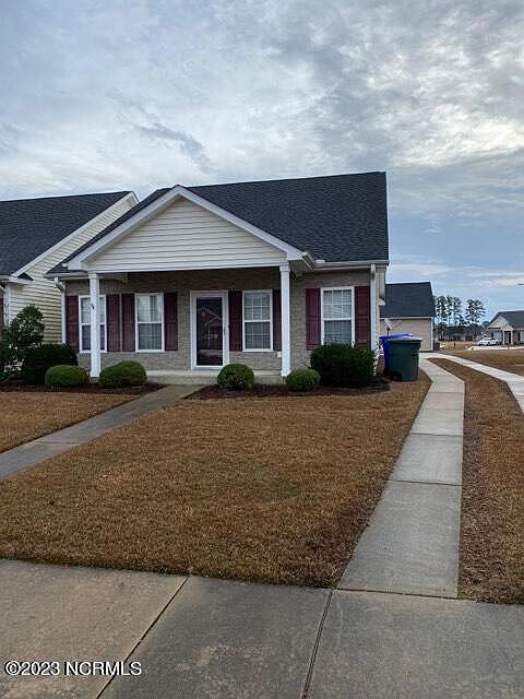 1st image of 2215 Brookville Dr #B