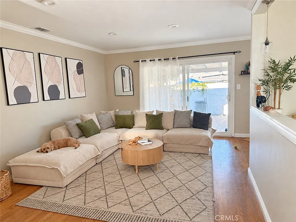 3 bed, 1068 sqft, $3,600 — Photo 2