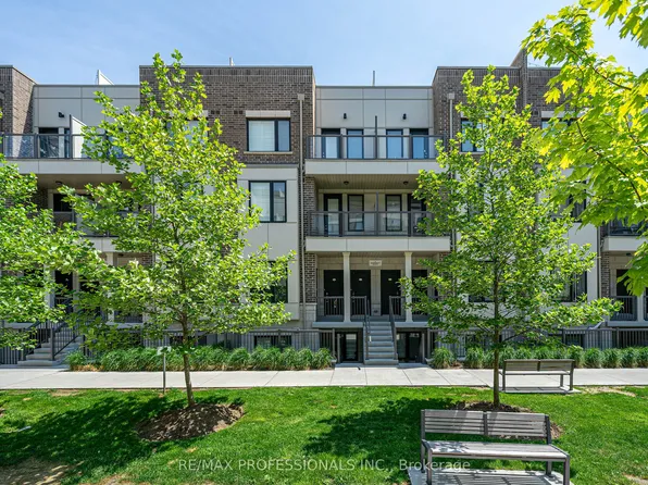 6 Drummond St #320, Toronto, ON M8V 1Y8