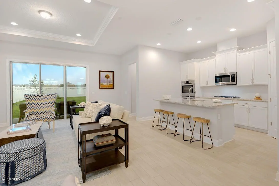 28 Stansbury Ln — Photo 1