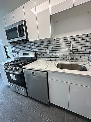 2nd image of 3103 Fairfield Ave APT 8E