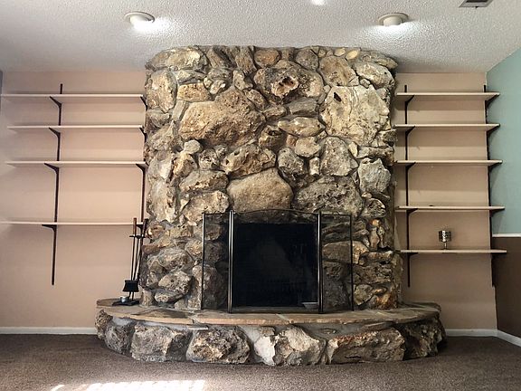 5th image of 332 SE Mojave Way