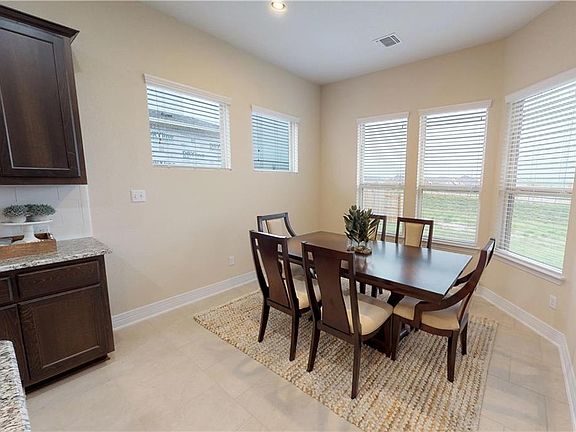 5th image of 293 Lacy Oak Dr