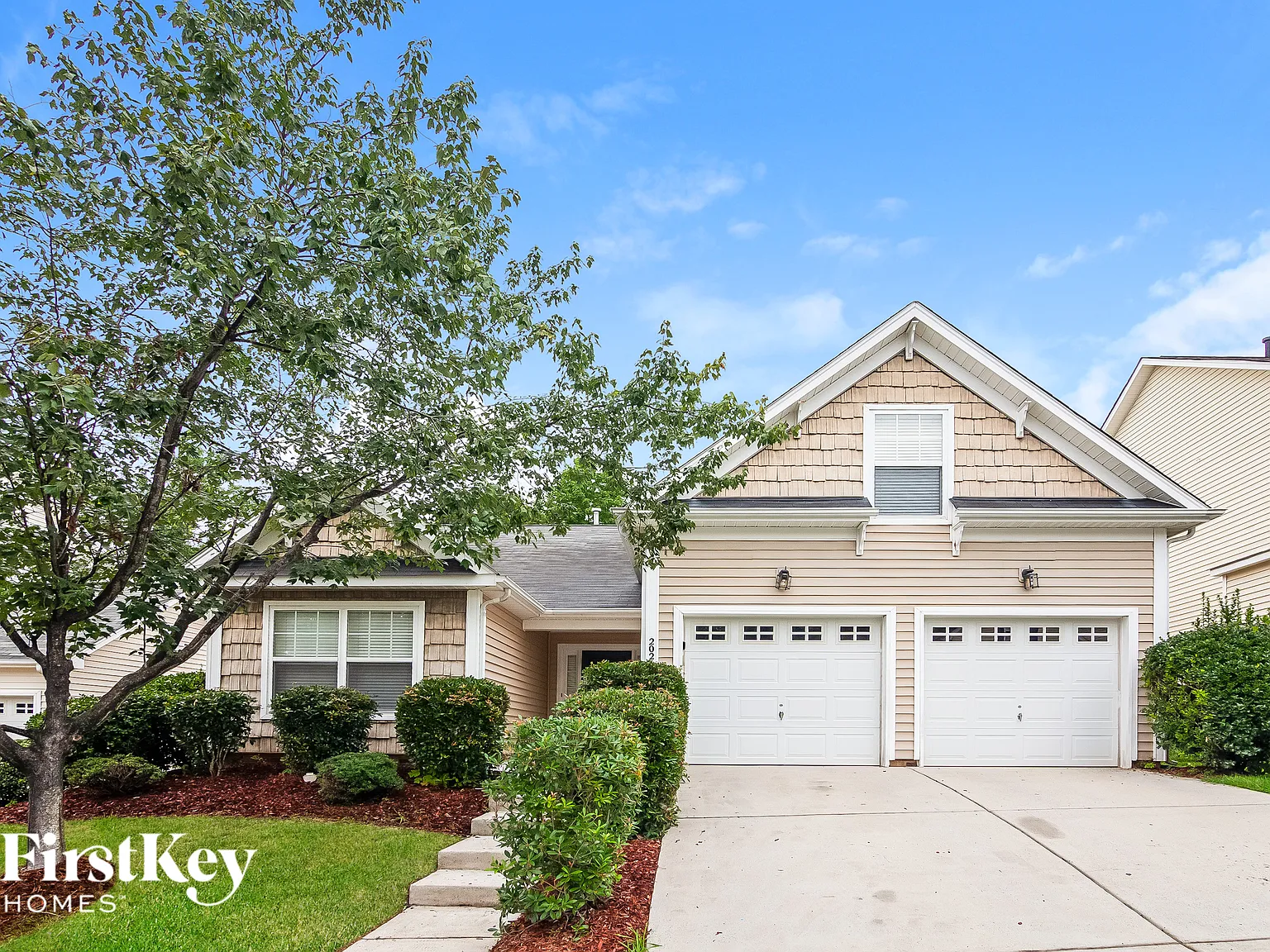 3 bed, 2.0 bath, 1919 sqft, $2,405 — Photo 1