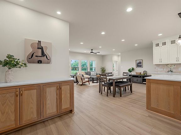 5th image of 5200 Bogey Ln