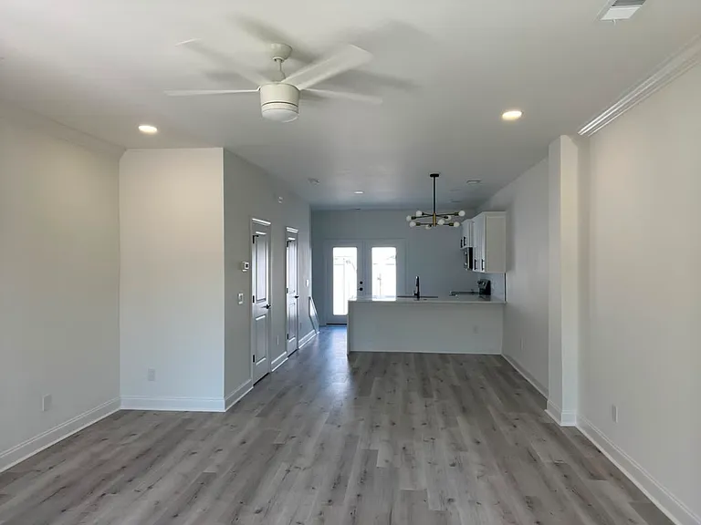 821 Rebecca Ln #6B — Photo 3