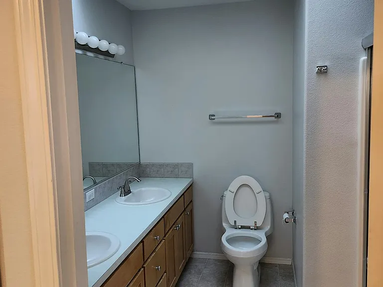 203 NE 55th Ave — Photo 26
