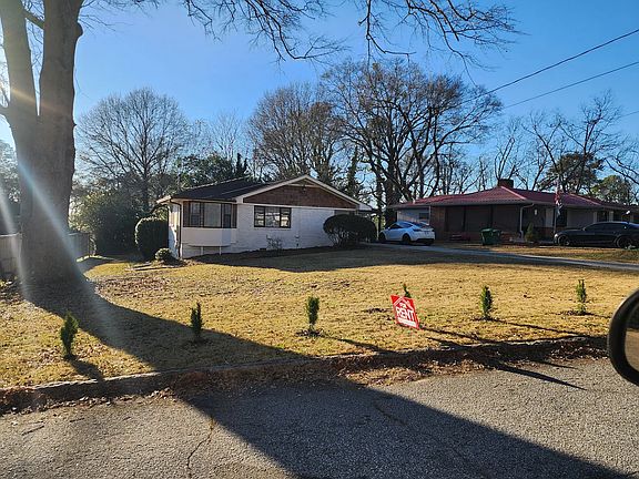 4th image of 2695 Davidson Dr