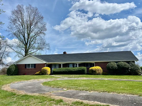 600 S Allen Rd, Flat Rock, NC 28731