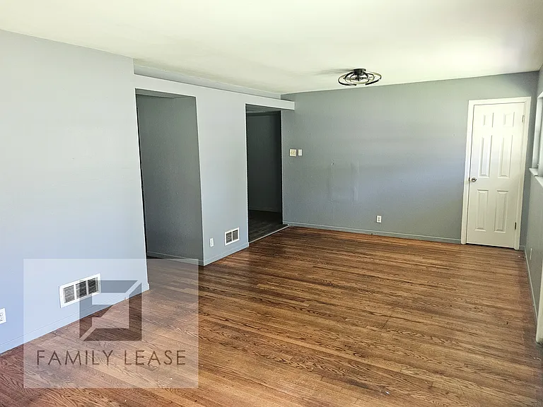 10728 Spring Garden Dr — Photo 6