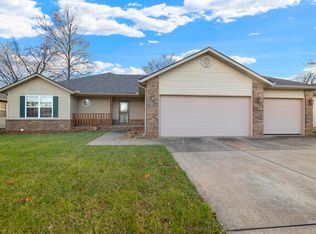 4902 W University St, Springfield, MO 65802