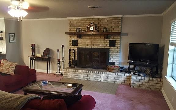 3rd image of 1004 Kiowa Dr W