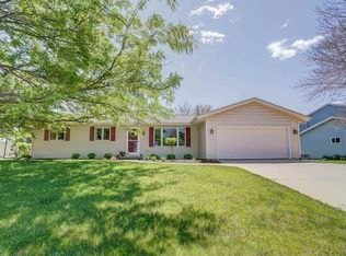 620 Cherry Wood Dr, Oregon, WI 53575