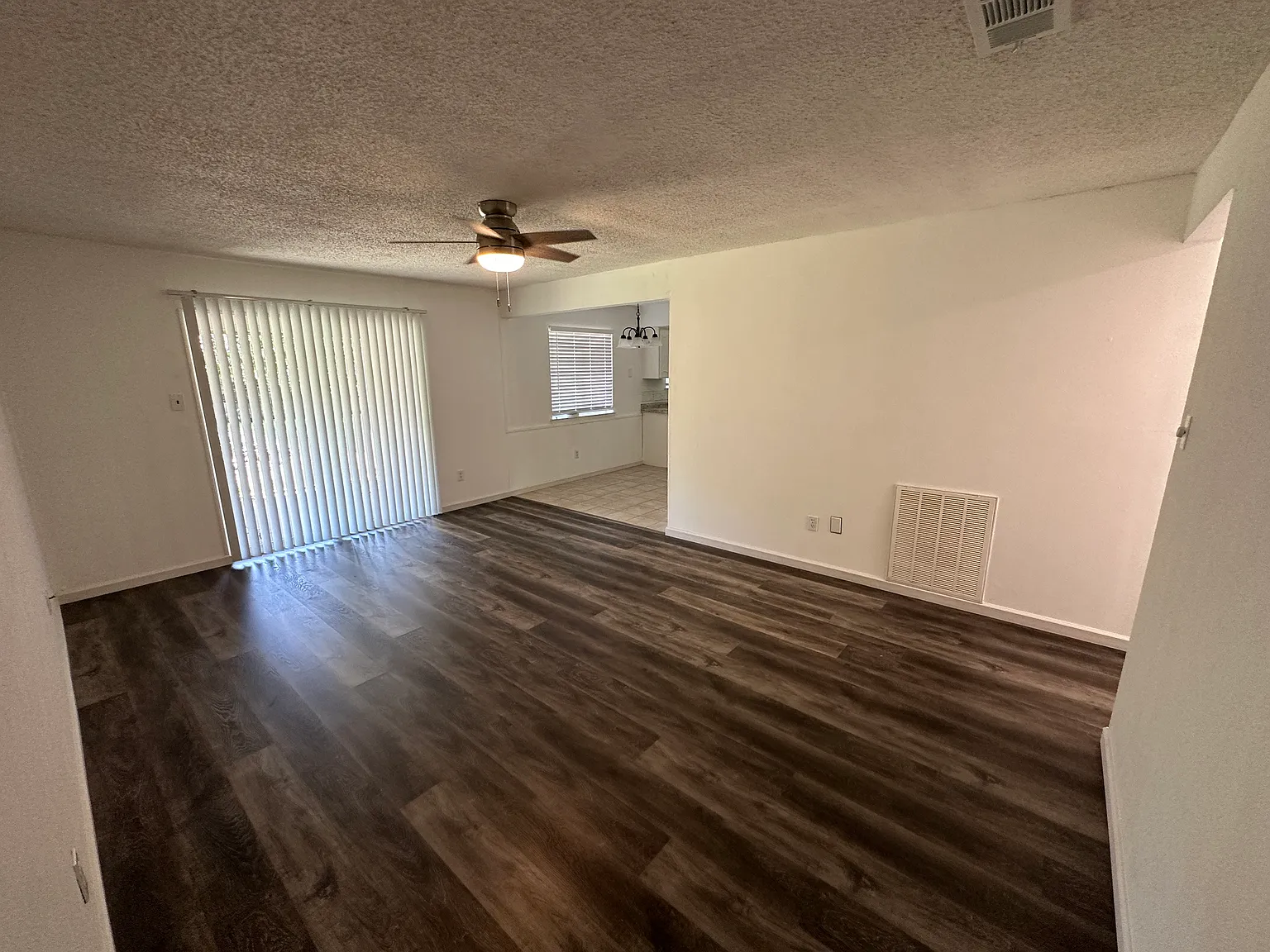 3 bed, 1140 sqft, $1,795 — Photo 2