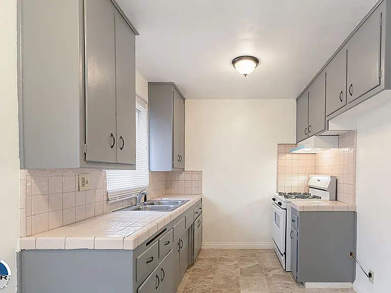 284 N Garnet Way — Photo 8
