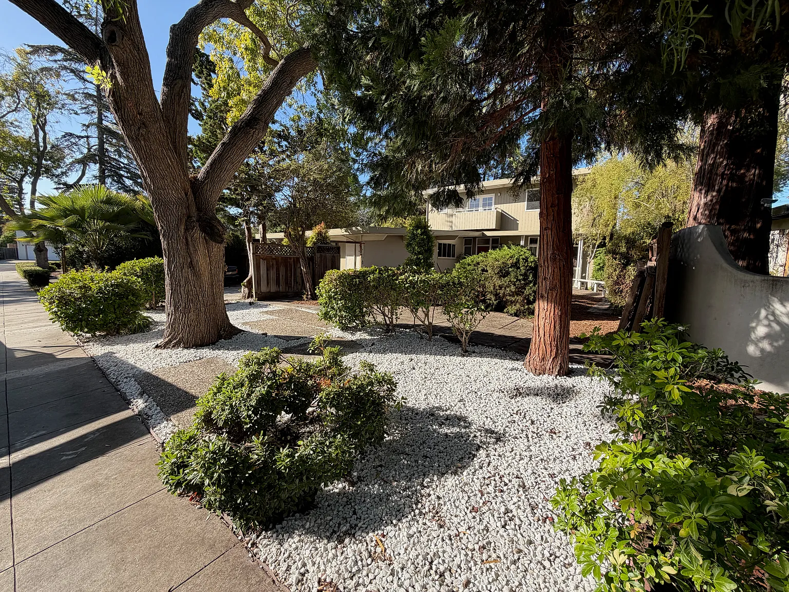 5 bed, 2250 sqft, $9,995 — Photo 1
