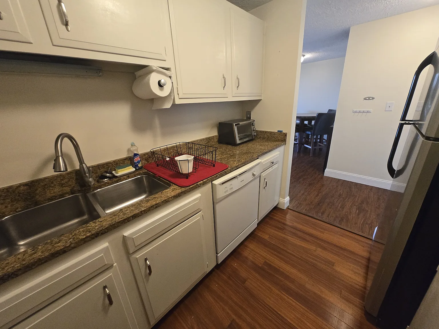 2 bed, 808 sqft, $1,800 — Photo 3