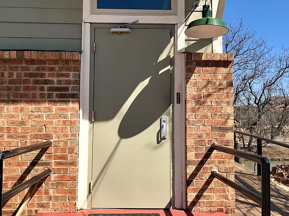 2nd image of 184 W Lake Dr