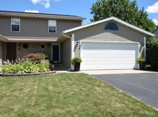 613 N Sandy Ln, Elkhorn, WI 53121