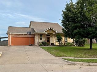 108 Camelot St, Glen Rose, TX 76043
