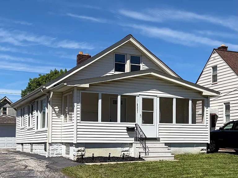 8221 Grand Division Ave — Photo 5