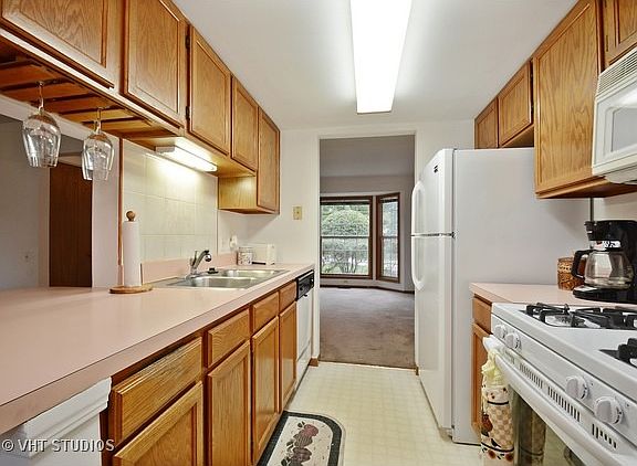 4th image of 9071 Carlisle Ln