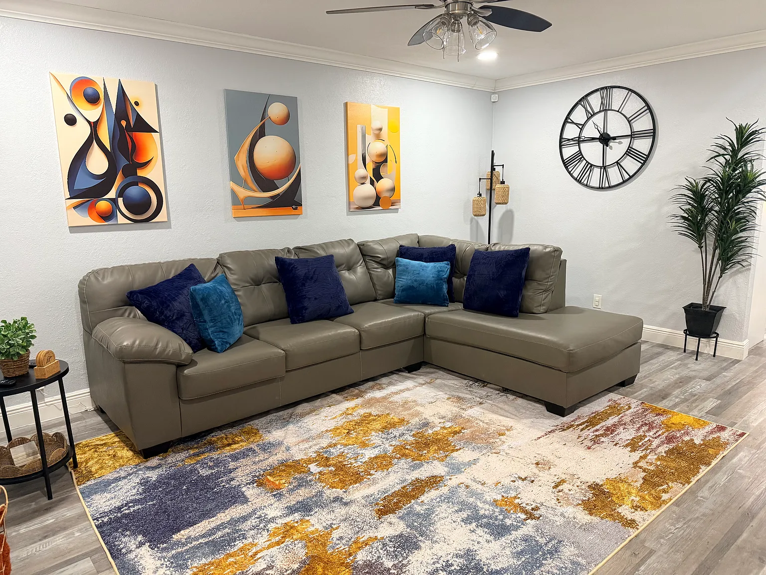 3 bed, $3,800 — Photo 1