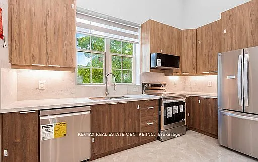 271 Queen St S #204 — Photo 11