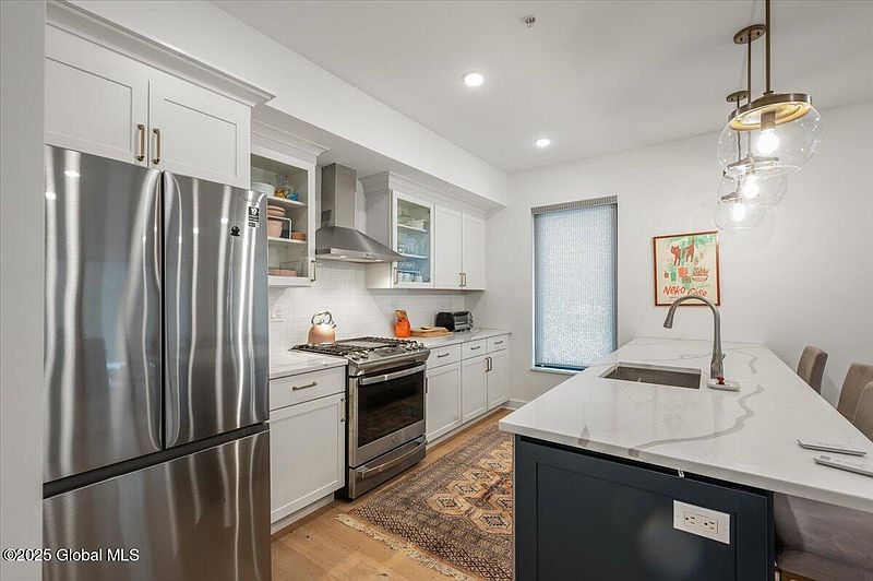 5th image of 116 West Avenue #302