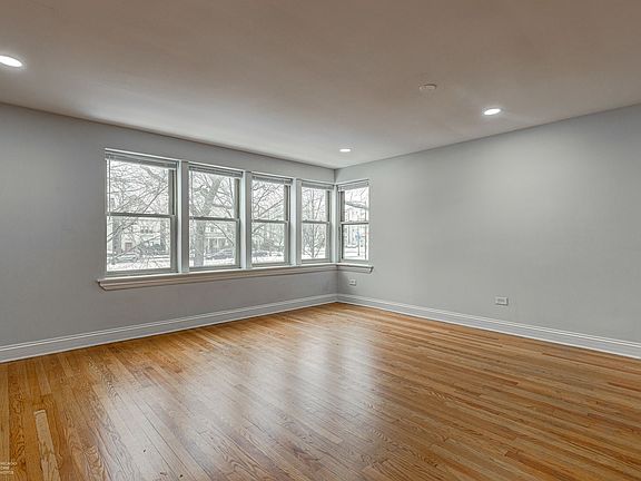 3rd image of 4938 S King Dr APT 1