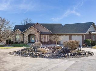 1276 Lakeview Dr, Dandridge, TN 37725