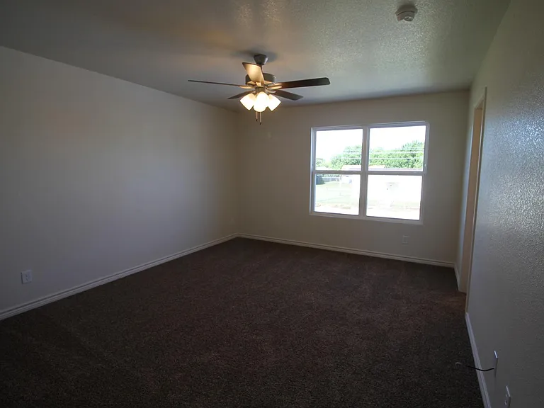 105 N Love Ave #B — Photo 13