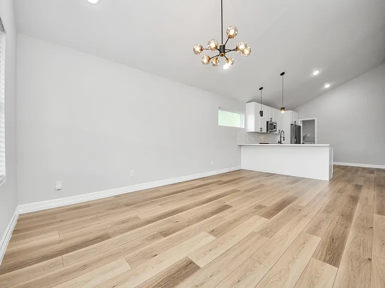 7605 Avenue C — Photo 10
