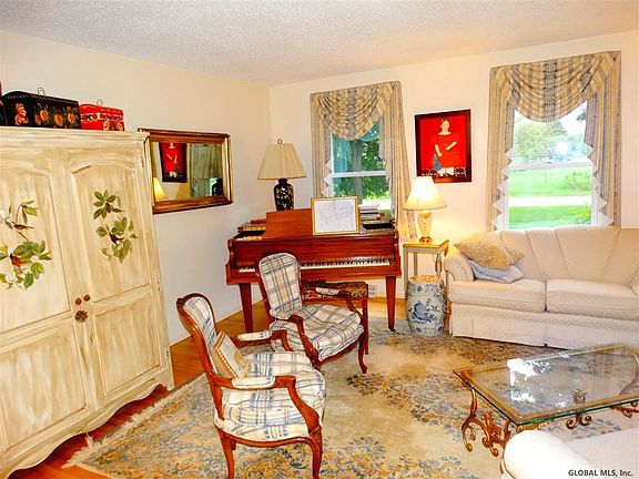 4th image of 13 Lakeview Dr