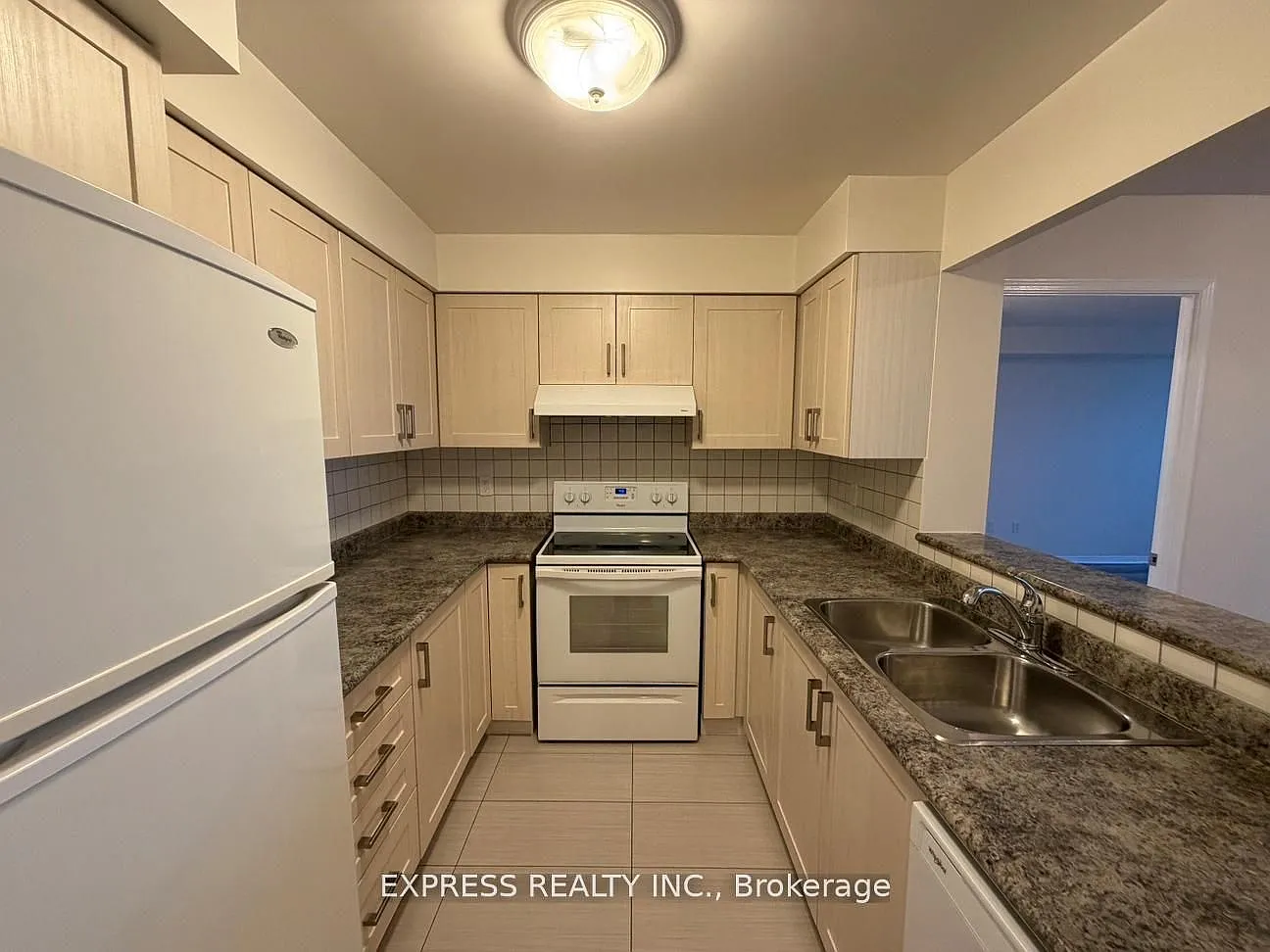 2 bed, $3,000 — Photo 2