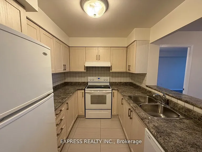 39 Pemberton Ave #710 — Photo 2