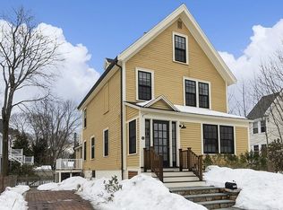 212 Thoreau St, Concord, MA 01742