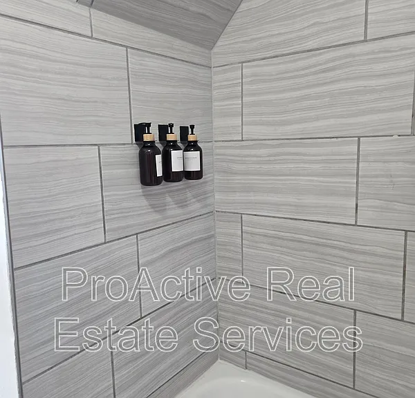 910 Colonial Ave — Photo 25