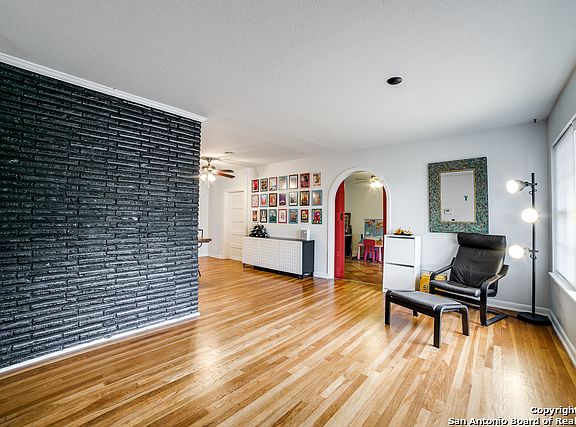 5th image of 646 Shadywood Ln