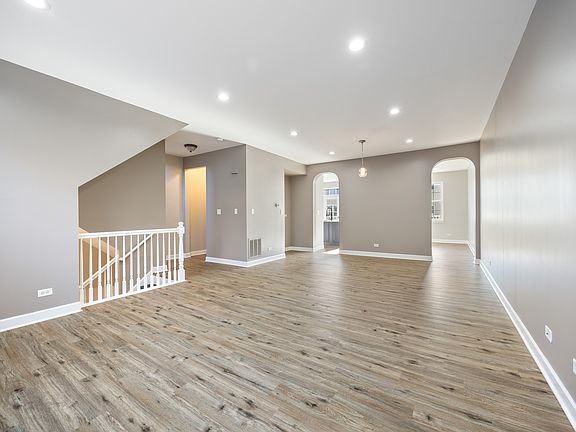 5th image of 1674 Deer Pointe Dr