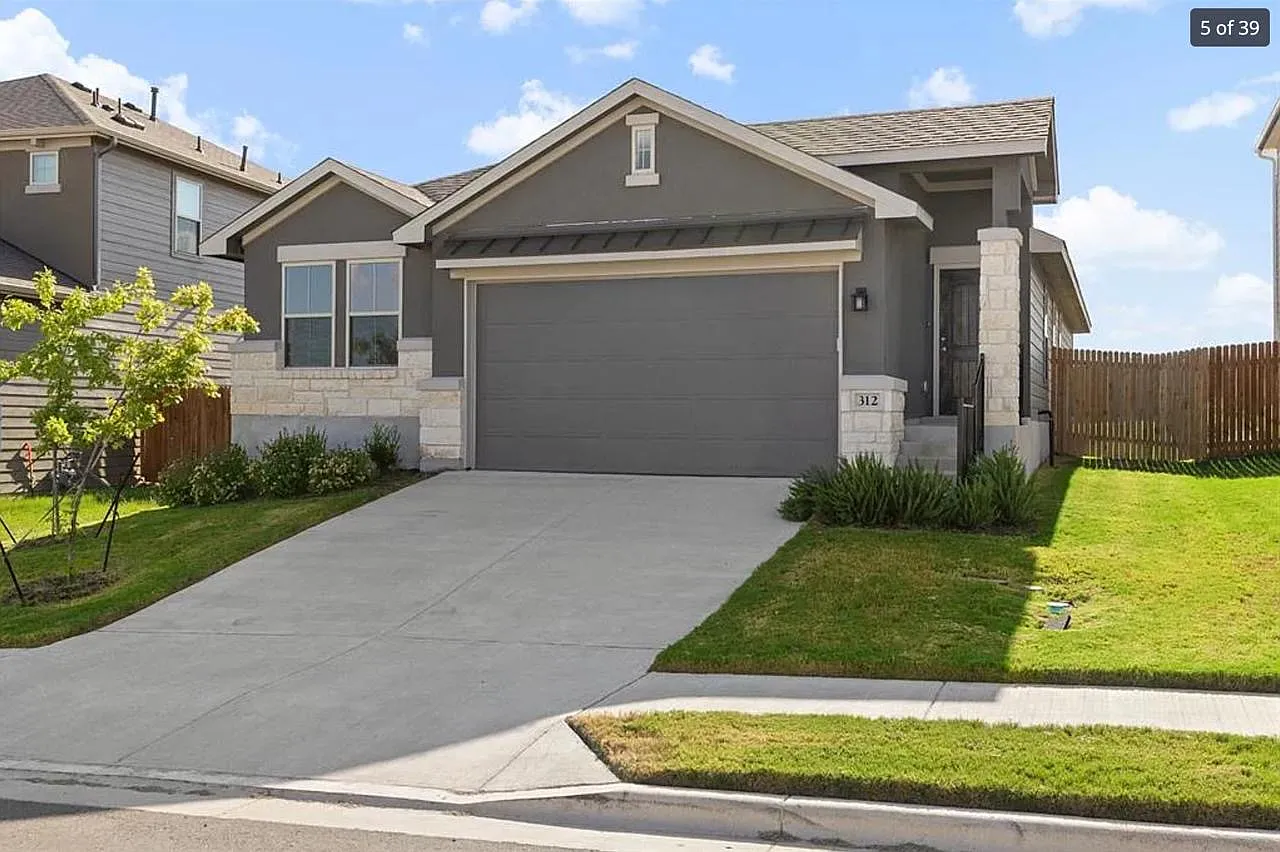 3 bed, 1717 sqft, $2,095 — Photo 1