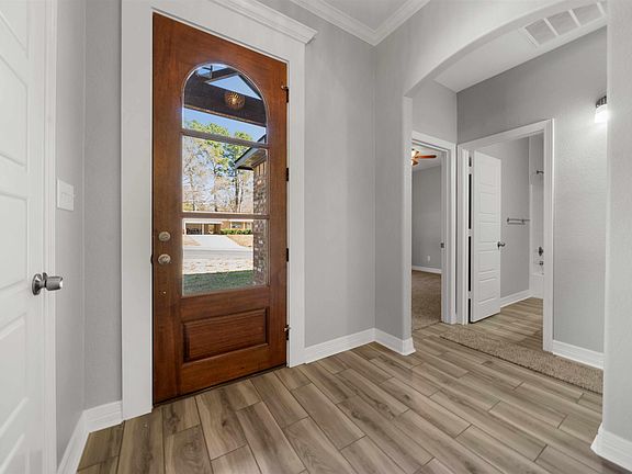 5th image of 326 N Parkdale Dr