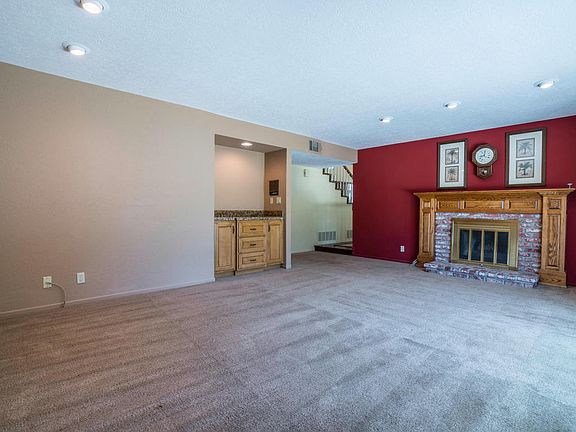 4th image of 411 Windtree Ave