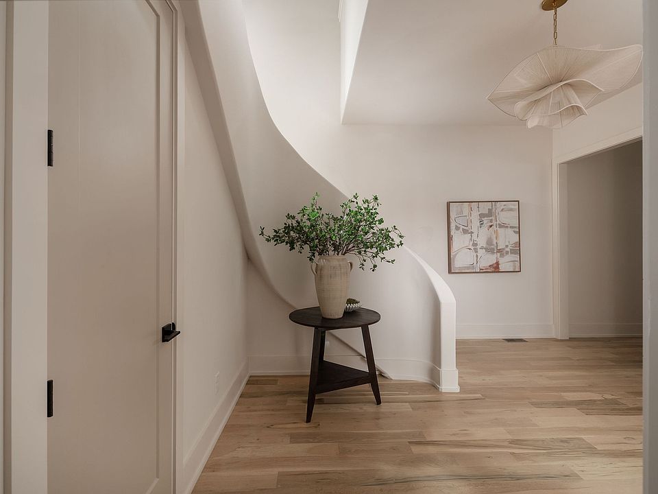 1st image of 2507A Vaulx Ln