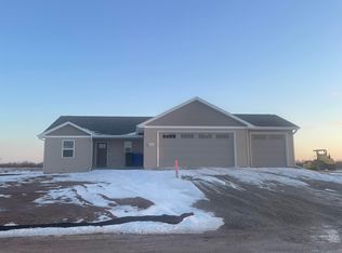 2101 White Dove Ln, Kaukauna, WI 54130