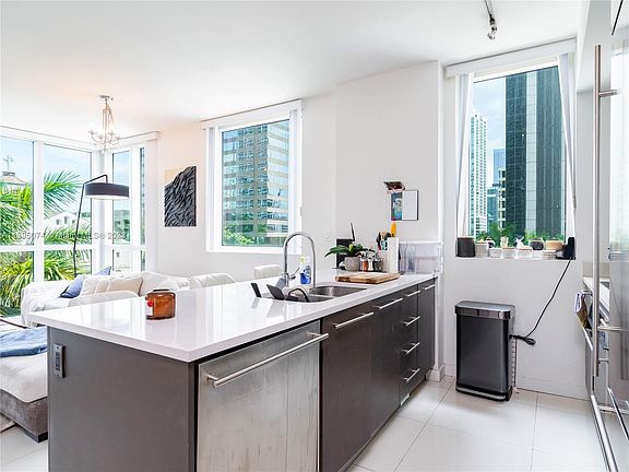 5th image of 500 Brickell Ave APT 402
