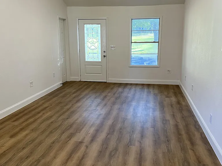320 S 4th St — Photo 5