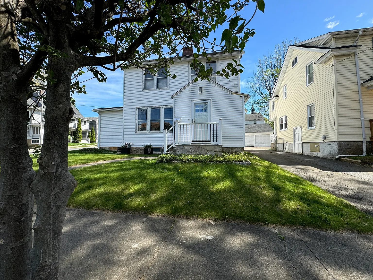 5 bed, 2.5 bath, 2818 sqft, $4,600 — Photo 1