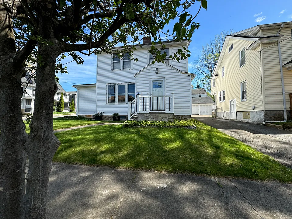 15 Overland Ave